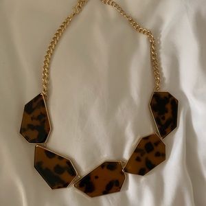 Tortoise shell pattern statement necklace